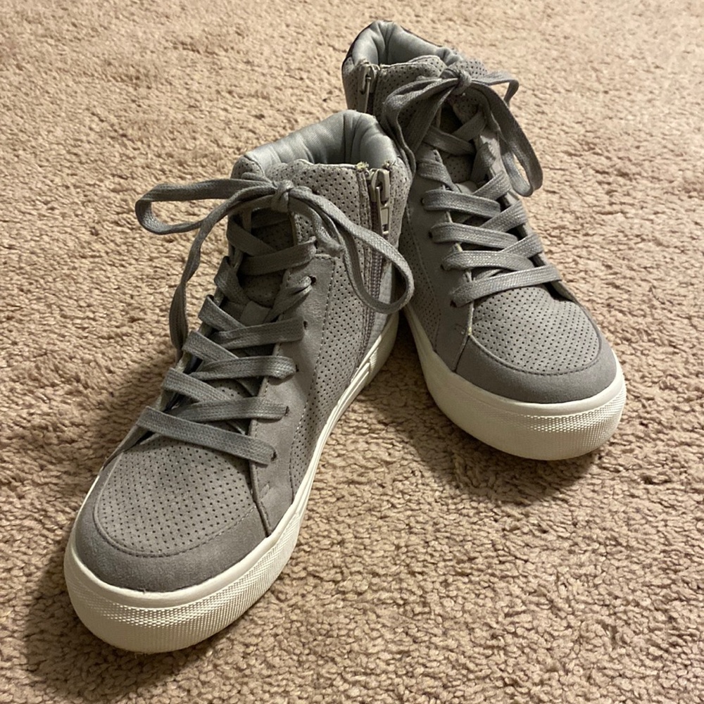 Grey/silver Justice girls’ high tops. Size 3/5. Been worn 1-2 times; no box